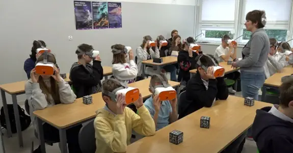 Zdjęcie klasy na zajęciach z pracownia wieloprzedmiotowa ClassVR