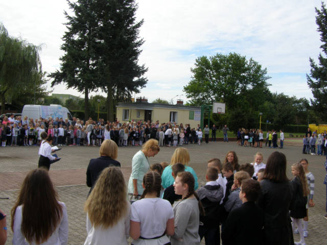 zdjęcie z rozpoczęcia roku szkolnego 2017/2018