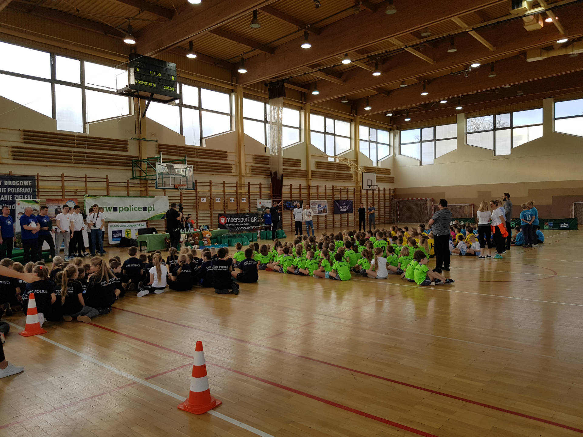 Noworoczny turniej gier i zabaw ruchowych o puchar Burmistrza Polic.