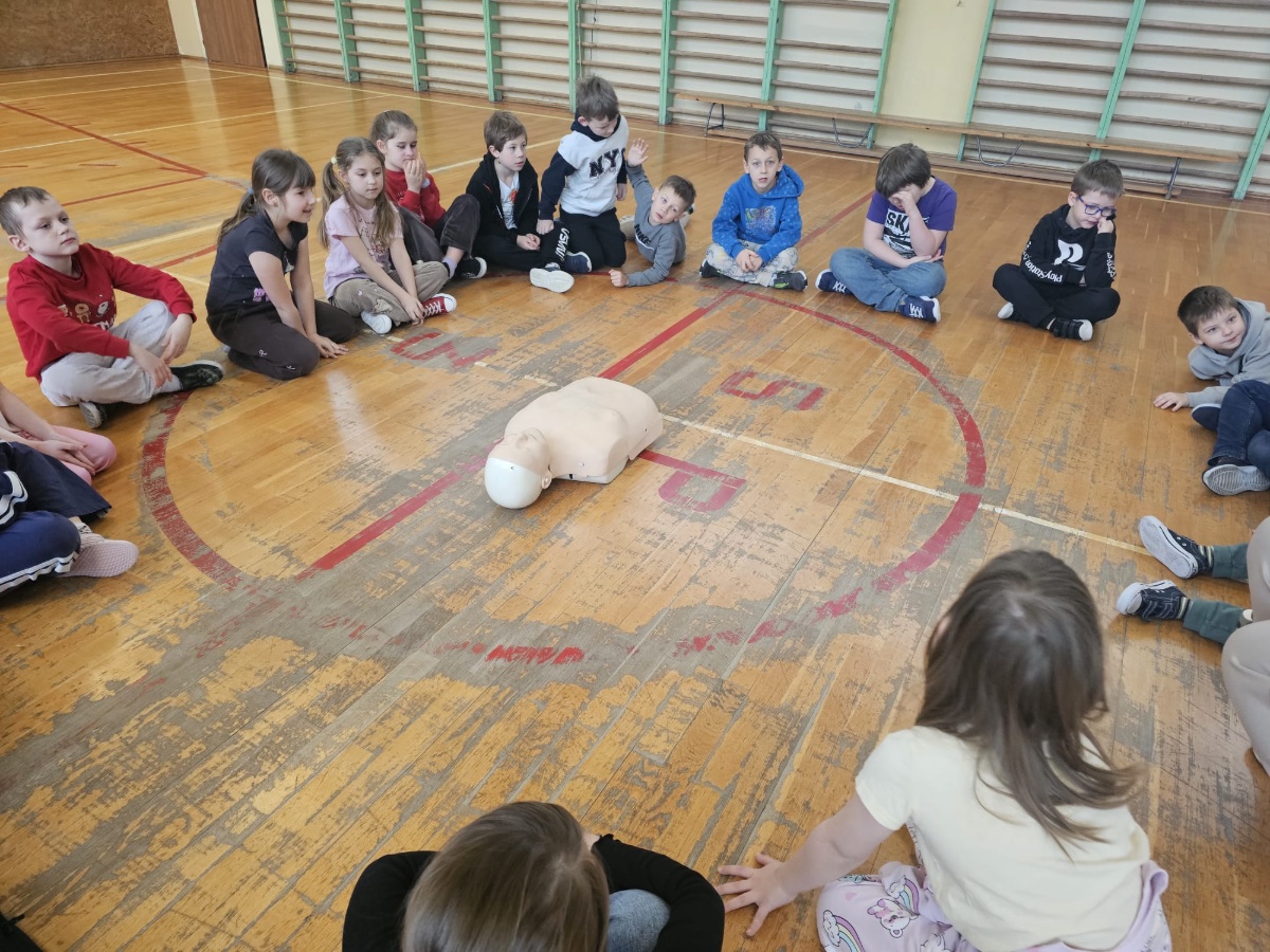 Ćwiczenia pierwszej pomocy klasa 1b